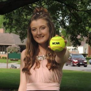 Meet your Posher, Leona